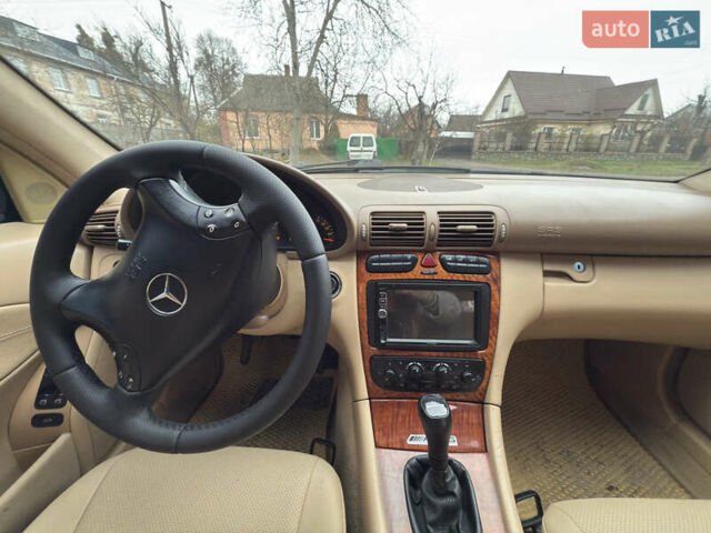 Синій Мерседес Ц-Клас, об'ємом двигуна 2 л та пробігом 305 тис. км за 4000 $, фото 4 на Automoto.ua