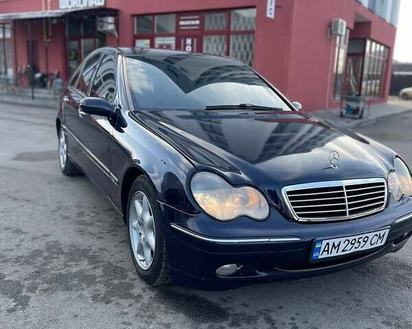 Синий Мерседес Ц-Класс, объемом двигателя 2.69 л и пробегом 380 тыс. км за 5000 $, фото 12 на Automoto.ua