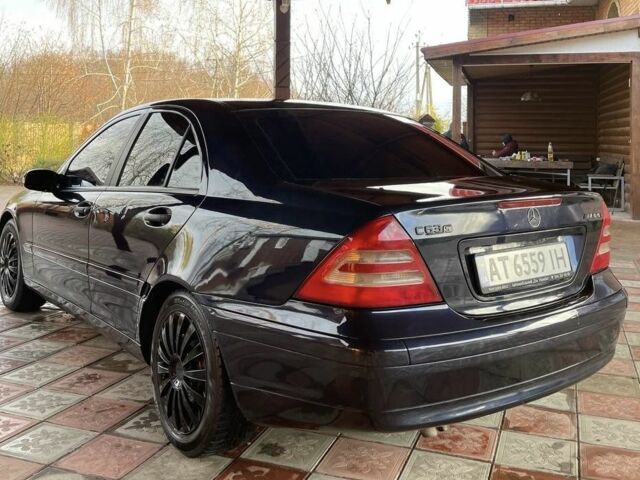 Синий Мерседес Ц-Класс, объемом двигателя 2 л и пробегом 250 тыс. км за 4250 $, фото 2 на Automoto.ua