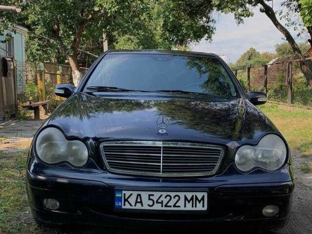 Синий Мерседес Ц-Класс, объемом двигателя 2.1 л и пробегом 276 тыс. км за 3500 $, фото 1 на Automoto.ua