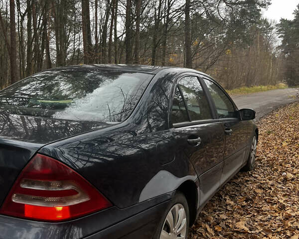 Синий Мерседес Ц-Класс, объемом двигателя 2.15 л и пробегом 370 тыс. км за 2400 $, фото 4 на Automoto.ua