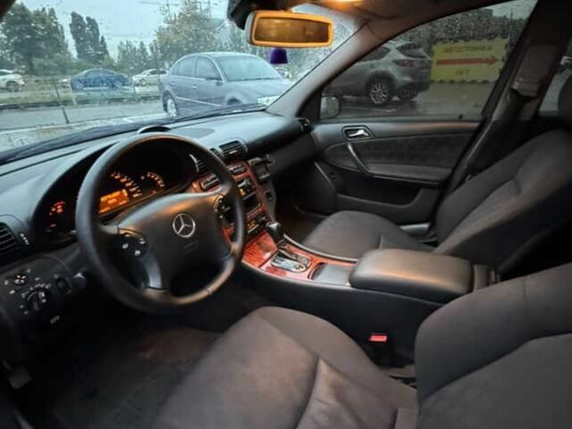 Мерседес Ц-Клас 2001 у Репке на Automoto.ua Синій Мерседес Ц-Клас, об'ємом двигуна 2.1 л та пробігом 277 тис. км за 4300 $, фото 3 на Automoto.ua