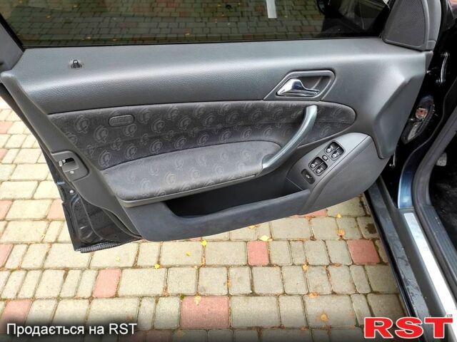 Синій Мерседес Ц-Клас, об'ємом двигуна 2 л та пробігом 268 тис. км за 4100 $, фото 12 на Automoto.ua