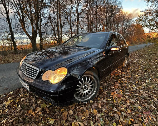 Мерседес Ц-Клас 2001 у Жмеренке на Automoto.ua Синій Мерседес Ц-Клас, об'ємом двигуна 2.15 л та пробігом 334 тис. км за 3999 $, фото 1 на Automoto.ua