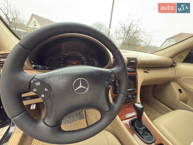 Синій Мерседес Ц-Клас, об'ємом двигуна 2 л та пробігом 305 тис. км за 4000 $, фото 18 на Automoto.ua