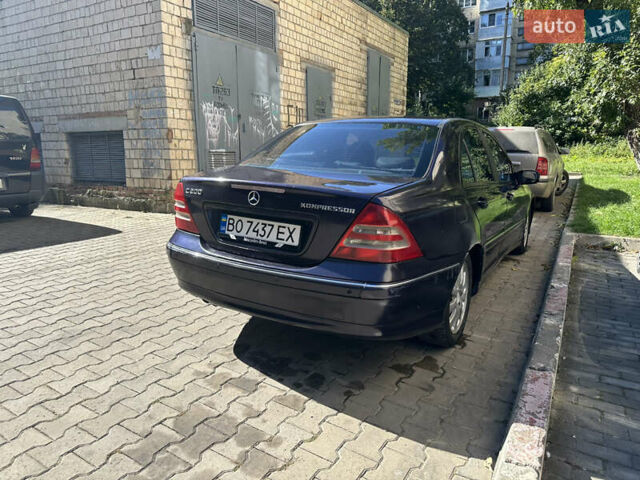 Синій Мерседес Ц-Клас, об'ємом двигуна 2 л та пробігом 450 тис. км за 3800 $, фото 3 на Automoto.ua