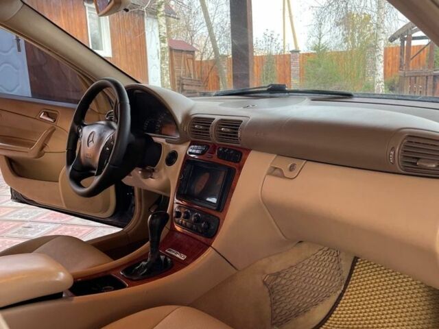 Синий Мерседес Ц-Класс, объемом двигателя 2 л и пробегом 250 тыс. км за 4250 $, фото 17 на Automoto.ua