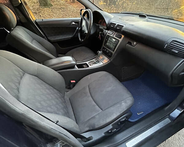 Мерседес Ц-Клас 2001 у Жмеренке на Automoto.ua Синій Мерседес Ц-Клас, об'ємом двигуна 2.15 л та пробігом 334 тис. км за 3999 $, фото 7 на Automoto.ua