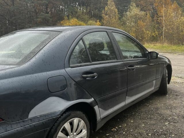 Синий Мерседес Ц-Класс, объемом двигателя 2.2 л и пробегом 378 тыс. км за 2450 $, фото 3 на Automoto.ua