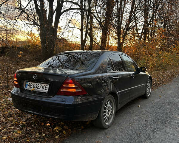 Мерседес Ц-Клас 2001 у Жмеренке на Automoto.ua Синій Мерседес Ц-Клас, об'ємом двигуна 2.15 л та пробігом 334 тис. км за 3999 $, фото 3 на Automoto.ua