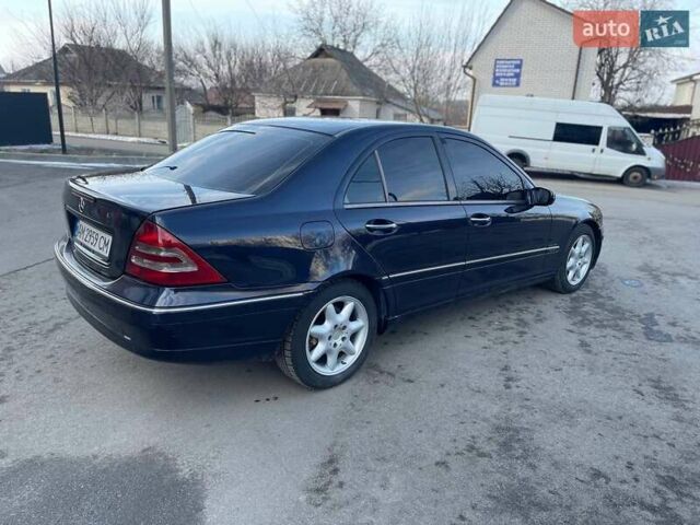 Синий Мерседес Ц-Класс, объемом двигателя 2.69 л и пробегом 380 тыс. км за 5000 $, фото 2 на Automoto.ua