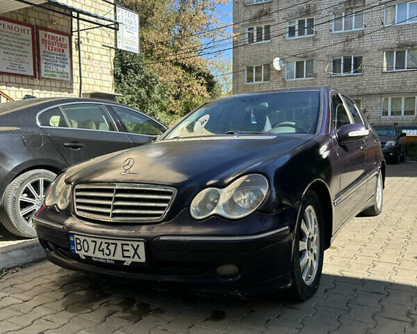 Синій Мерседес Ц-Клас, об'ємом двигуна 2 л та пробігом 450 тис. км за 3800 $, фото 1 на Automoto.ua