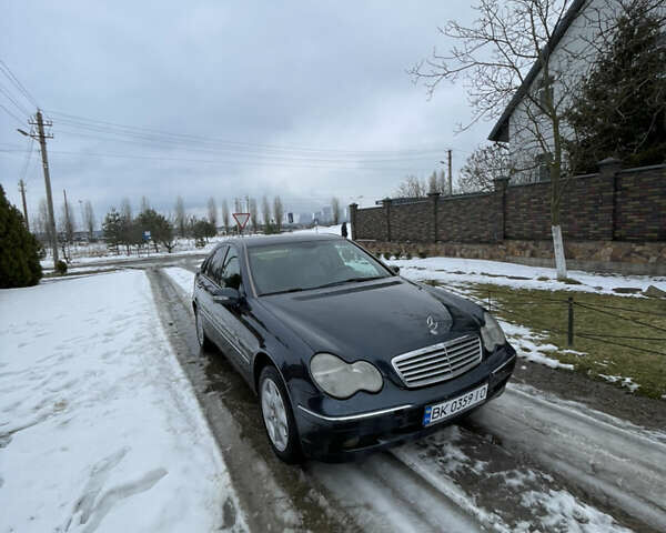 Синий Мерседес Ц-Класс, объемом двигателя 2.2 л и пробегом 300 тыс. км за 3850 $, фото 9 на Automoto.ua