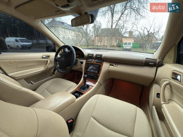 Синій Мерседес Ц-Клас, об'ємом двигуна 2 л та пробігом 305 тис. км за 4000 $, фото 2 на Automoto.ua