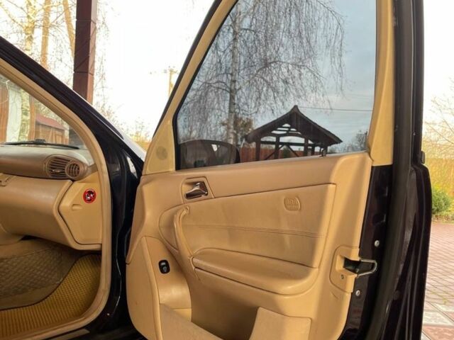 Синий Мерседес Ц-Класс, объемом двигателя 2 л и пробегом 250 тыс. км за 4250 $, фото 16 на Automoto.ua