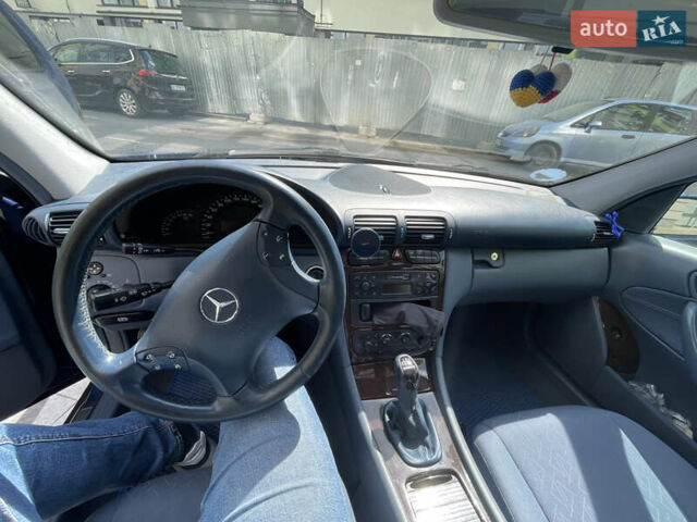 Синий Мерседес Ц-Класс, объемом двигателя 2 л и пробегом 164 тыс. км за 4500 $, фото 5 на Automoto.ua