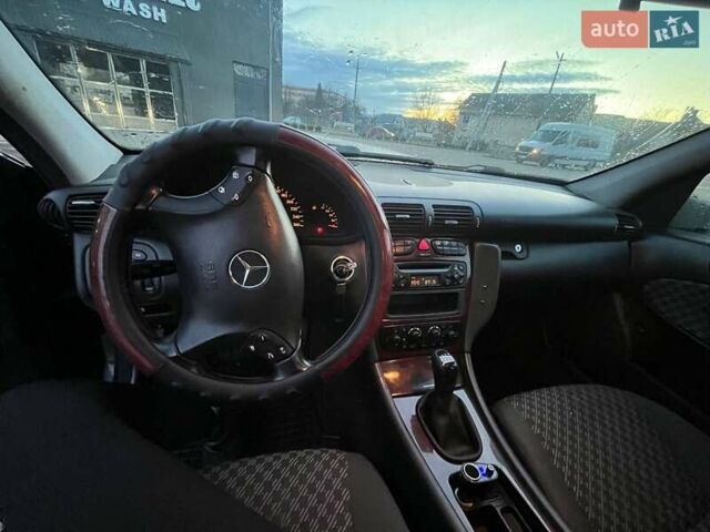Синій Мерседес Ц-Клас, об'ємом двигуна 2 л та пробігом 263 тис. км за 4800 $, фото 7 на Automoto.ua