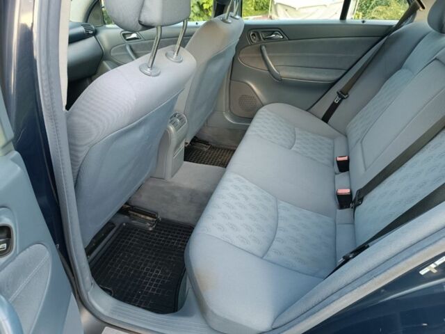 Синий Мерседес Ц-Класс, объемом двигателя 2 л и пробегом 429 тыс. км за 2600 $, фото 3 на Automoto.ua