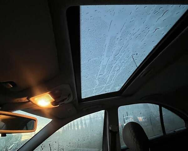 Синій Мерседес Ц-Клас, об'ємом двигуна 2 л та пробігом 263 тис. км за 4800 $, фото 9 на Automoto.ua