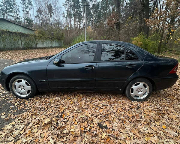 Синий Мерседес Ц-Класс, объемом двигателя 2.2 л и пробегом 440 тыс. км за 2900 $, фото 5 на Automoto.ua