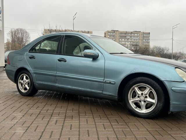 Синій Мерседес Ц-Клас, об'ємом двигуна 2 л та пробігом 537 тис. км за 2500 $, фото 4 на Automoto.ua