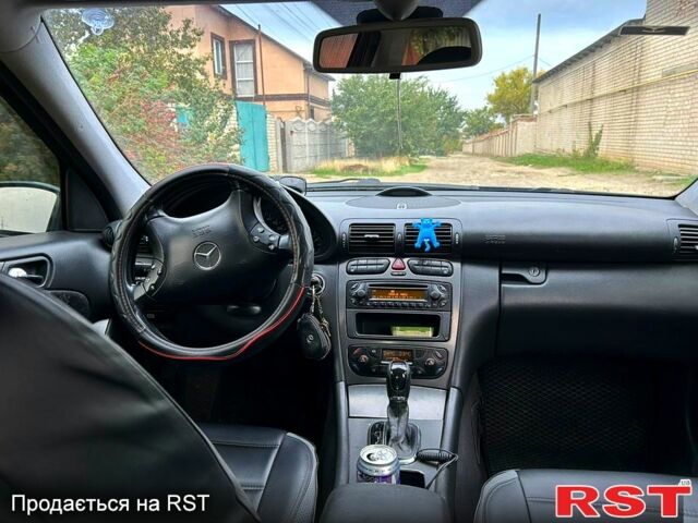 Синий Мерседес Ц-Класс, объемом двигателя 2 л и пробегом 380 тыс. км за 4600 $, фото 6 на Automoto.ua