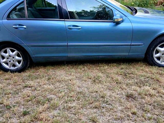 Синій Мерседес Ц-Клас, об'ємом двигуна 2.1 л та пробігом 240 тис. км за 5000 $, фото 1 на Automoto.ua