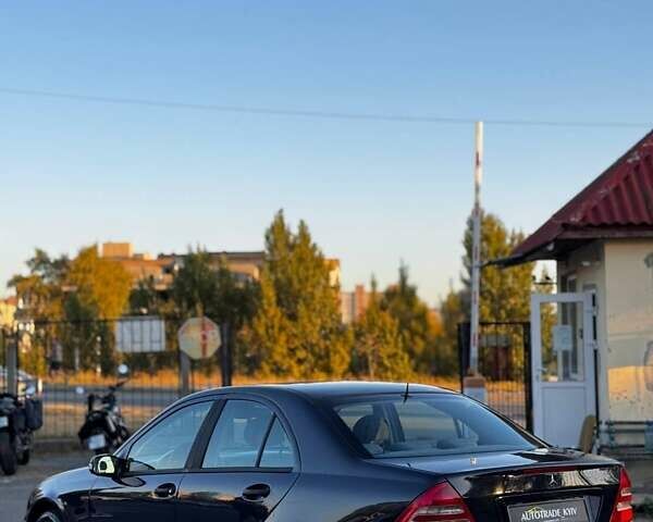 Синій Мерседес Ц-Клас, об'ємом двигуна 2 л та пробігом 250 тис. км за 3250 $, фото 5 на Automoto.ua
