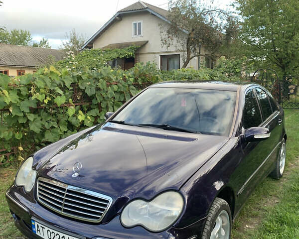 Синій Мерседес Ц-Клас, об'ємом двигуна 2 л та пробігом 280 тис. км за 3900 $, фото 2 на Automoto.ua