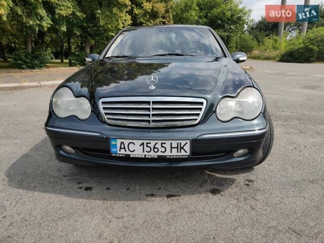 Синий Мерседес Ц-Класс, объемом двигателя 2 л и пробегом 240 тыс. км за 5400 $, фото 7 на Automoto.ua
