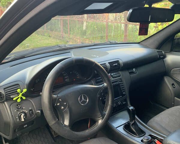 Синій Мерседес Ц-Клас, об'ємом двигуна 2 л та пробігом 280 тис. км за 3900 $, фото 14 на Automoto.ua