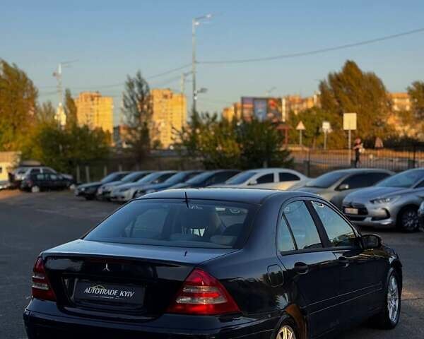Синій Мерседес Ц-Клас, об'ємом двигуна 2 л та пробігом 250 тис. км за 3250 $, фото 4 на Automoto.ua