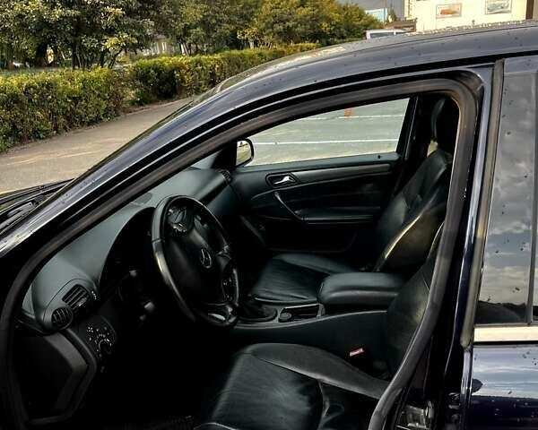Синій Мерседес Ц-Клас, об'ємом двигуна 2 л та пробігом 260 тис. км за 5200 $, фото 10 на Automoto.ua