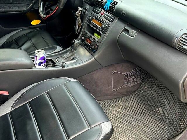 Синий Мерседес Ц-Класс, объемом двигателя 2 л и пробегом 380 тыс. км за 4600 $, фото 8 на Automoto.ua