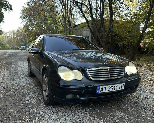 Синий Мерседес Ц-Класс, объемом двигателя 2 л и пробегом 300 тыс. км за 2999 $, фото 5 на Automoto.ua