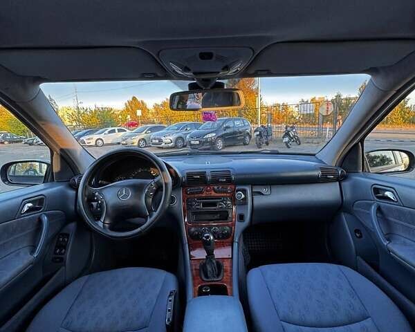 Синій Мерседес Ц-Клас, об'ємом двигуна 2 л та пробігом 250 тис. км за 3250 $, фото 8 на Automoto.ua