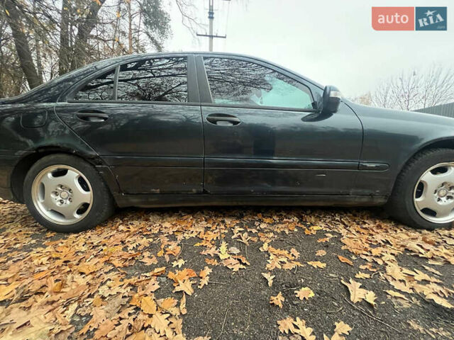 Синий Мерседес Ц-Класс, объемом двигателя 2.2 л и пробегом 440 тыс. км за 2900 $, фото 7 на Automoto.ua