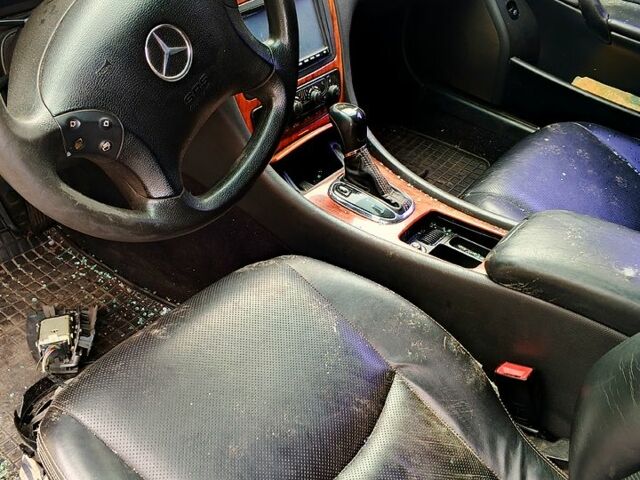 Синий Мерседес Ц-Класс, объемом двигателя 1.8 л и пробегом 128 тыс. км за 2000 $, фото 4 на Automoto.ua