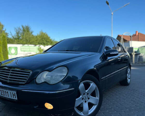 Синий Мерседес Ц-Класс, объемом двигателя 2 л и пробегом 270 тыс. км за 3599 $, фото 1 на Automoto.ua