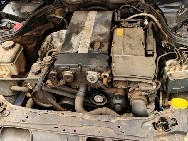 Мерседес Ц-Класс 2002 в Павлограде на Automoto.ua Синий Мерседес Ц-Класс, объемом двигателя 1.8 л и пробегом 128 тыс. км за 3000 $, фото 5 на Automoto.ua