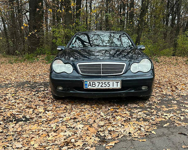 Синий Мерседес Ц-Класс, объемом двигателя 2.2 л и пробегом 440 тыс. км за 2900 $, фото 1 на Automoto.ua