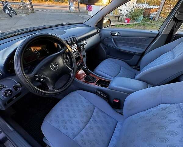 Синій Мерседес Ц-Клас, об'ємом двигуна 2 л та пробігом 250 тис. км за 3250 $, фото 7 на Automoto.ua