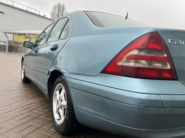 Синій Мерседес Ц-Клас, об'ємом двигуна 2 л та пробігом 537 тис. км за 2500 $, фото 2 на Automoto.ua