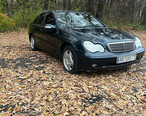Синий Мерседес Ц-Класс, объемом двигателя 2.2 л и пробегом 440 тыс. км за 2900 $, фото 4 на Automoto.ua