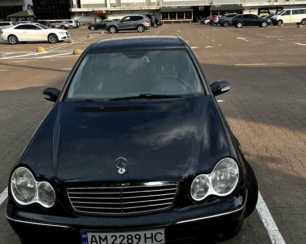 Синій Мерседес Ц-Клас, об'ємом двигуна 2 л та пробігом 260 тис. км за 5200 $, фото 1 на Automoto.ua