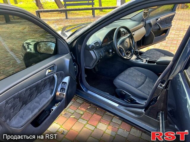 Синій Мерседес Ц-Клас, об'ємом двигуна 2 л та пробігом 280 тис. км за 5500 $, фото 11 на Automoto.ua