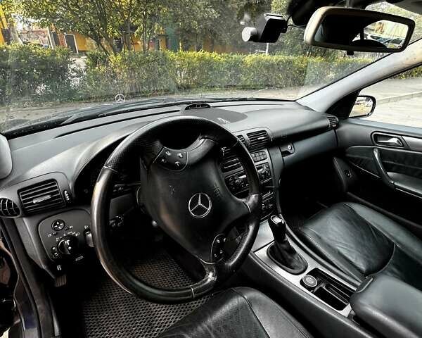 Синій Мерседес Ц-Клас, об'ємом двигуна 2 л та пробігом 260 тис. км за 5200 $, фото 12 на Automoto.ua