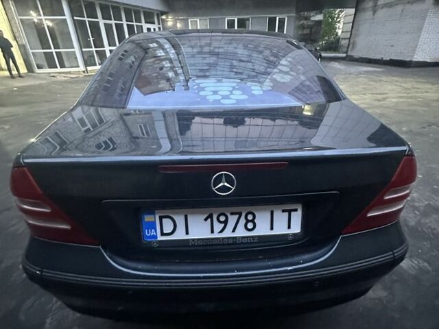 Синій Мерседес Ц-Клас, об'ємом двигуна 2 л та пробігом 483 тис. км за 2500 $, фото 6 на Automoto.ua