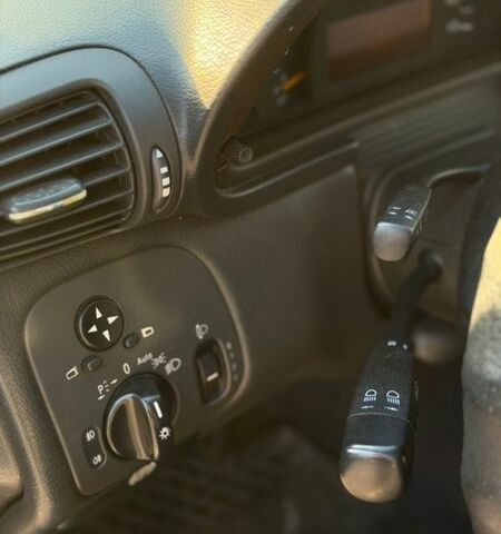 Синій Мерседес Ц-Клас, об'ємом двигуна 2.15 л та пробігом 248 тис. км за 4800 $, фото 10 на Automoto.ua