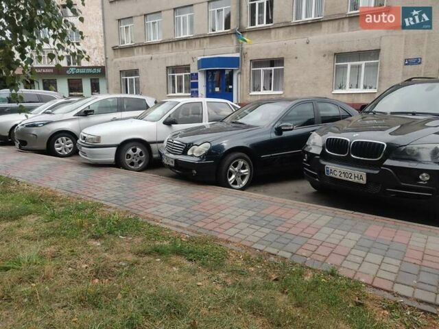 Синий Мерседес Ц-Класс, объемом двигателя 2 л и пробегом 240 тыс. км за 5400 $, фото 8 на Automoto.ua